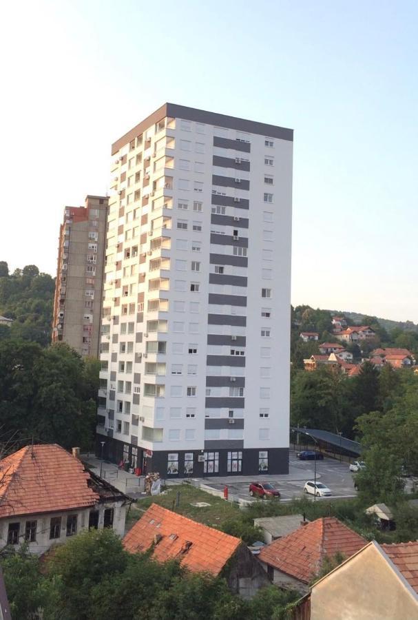 Apartman Jasmin - Blizu Panonskih Jezera I Centra Grada Tuzla Exterior photo